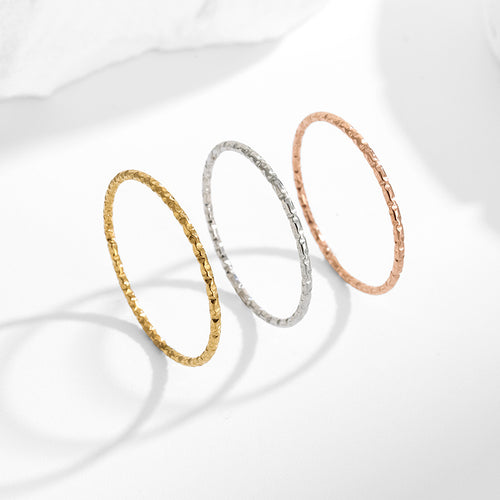 Embrace subtle luxury with our minimalist pendant necklace